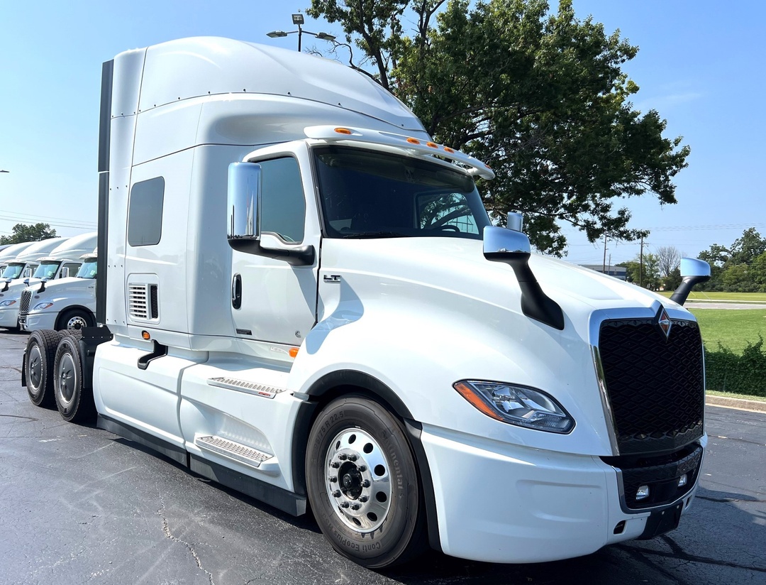 2025 International LT - image 2