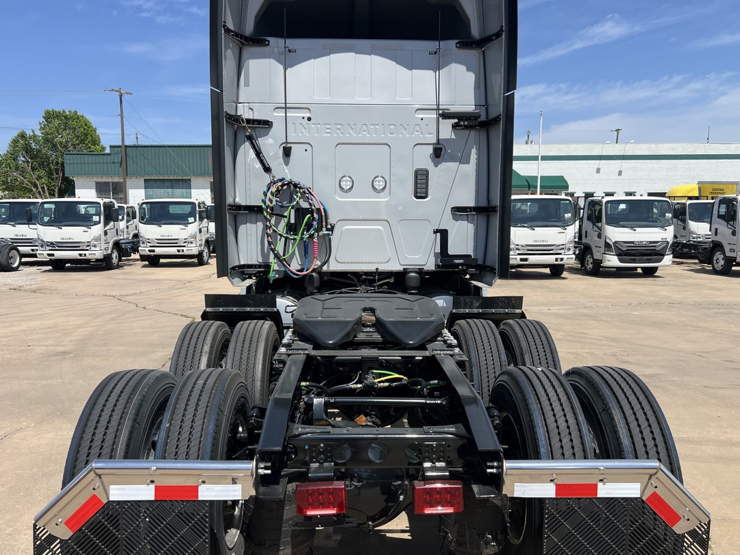 2025 International LT - image 6