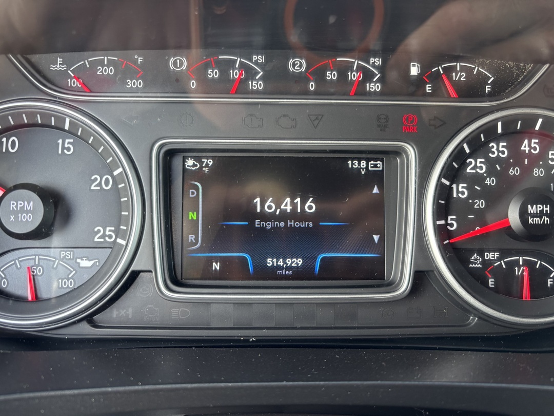 2020 International LT - image 9