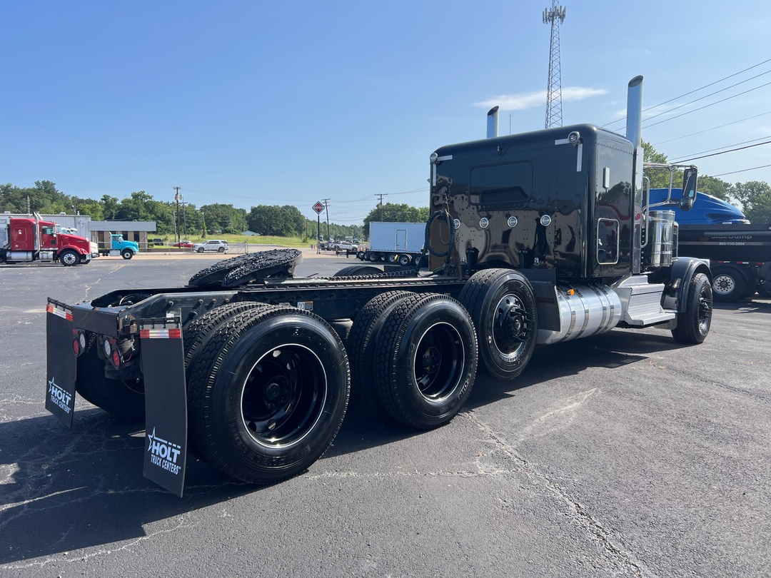 2023 Peterbilt 389 - image 3