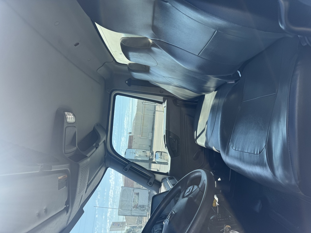 2020 International MV - image 3