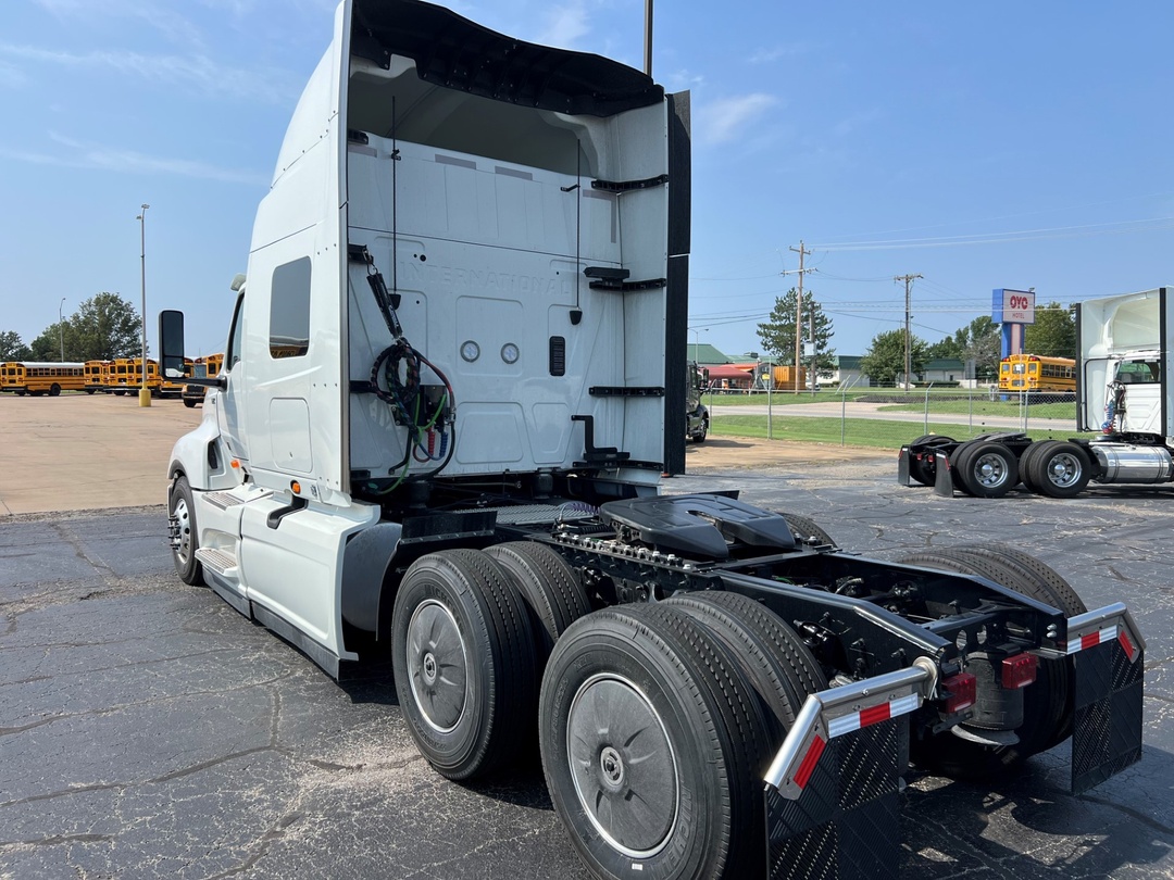 2025 International LT - image 6