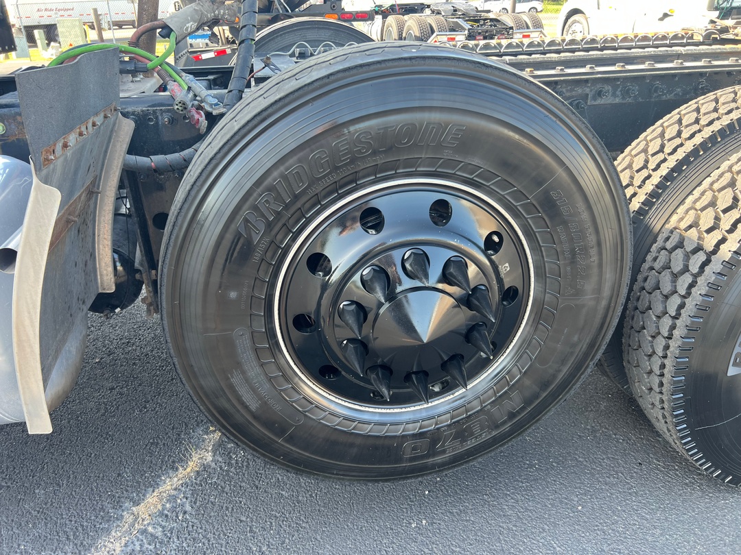 2023 Peterbilt 389 - image 17