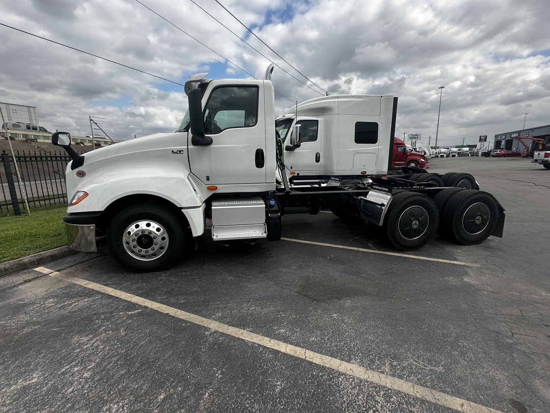 2025 International LT - image 2