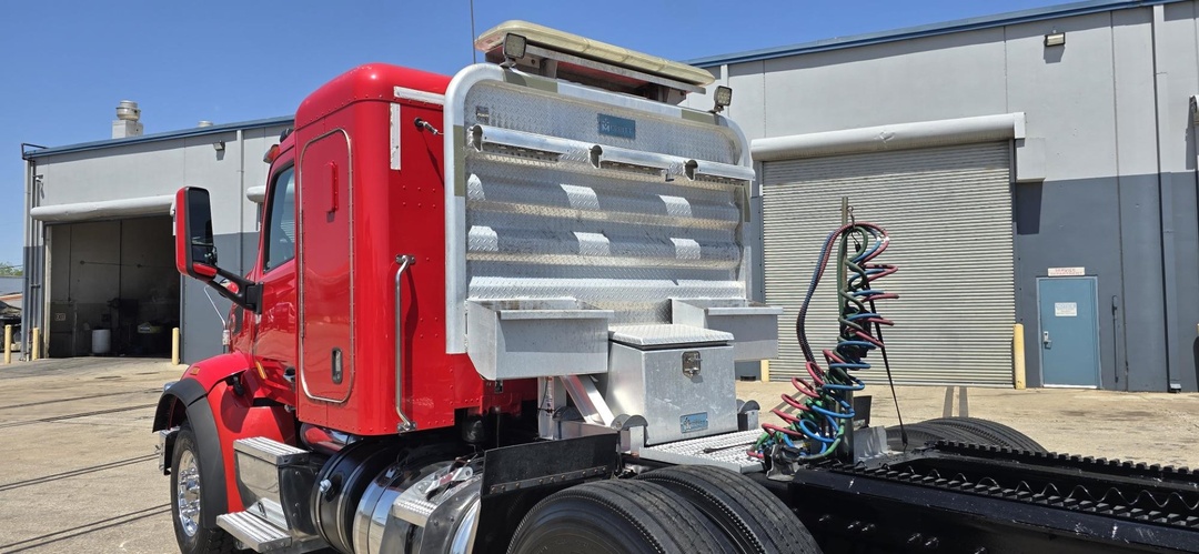 2015 Peterbilt 567 - image 9