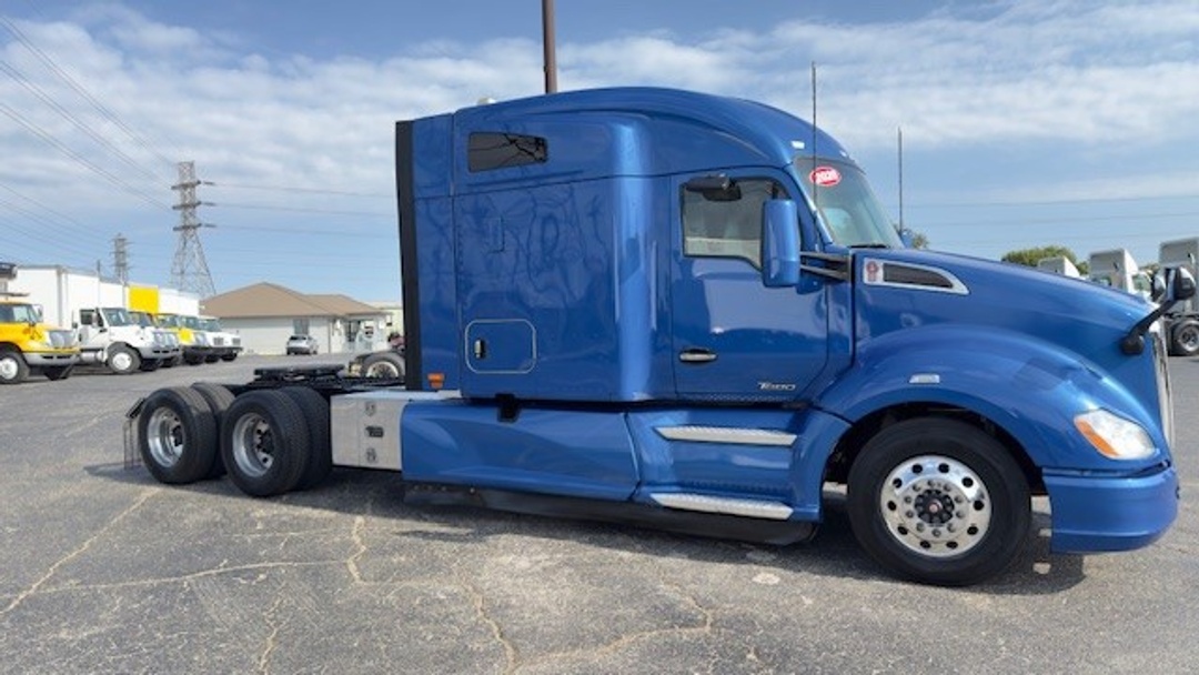 2020 Kenworth T680 - image 2