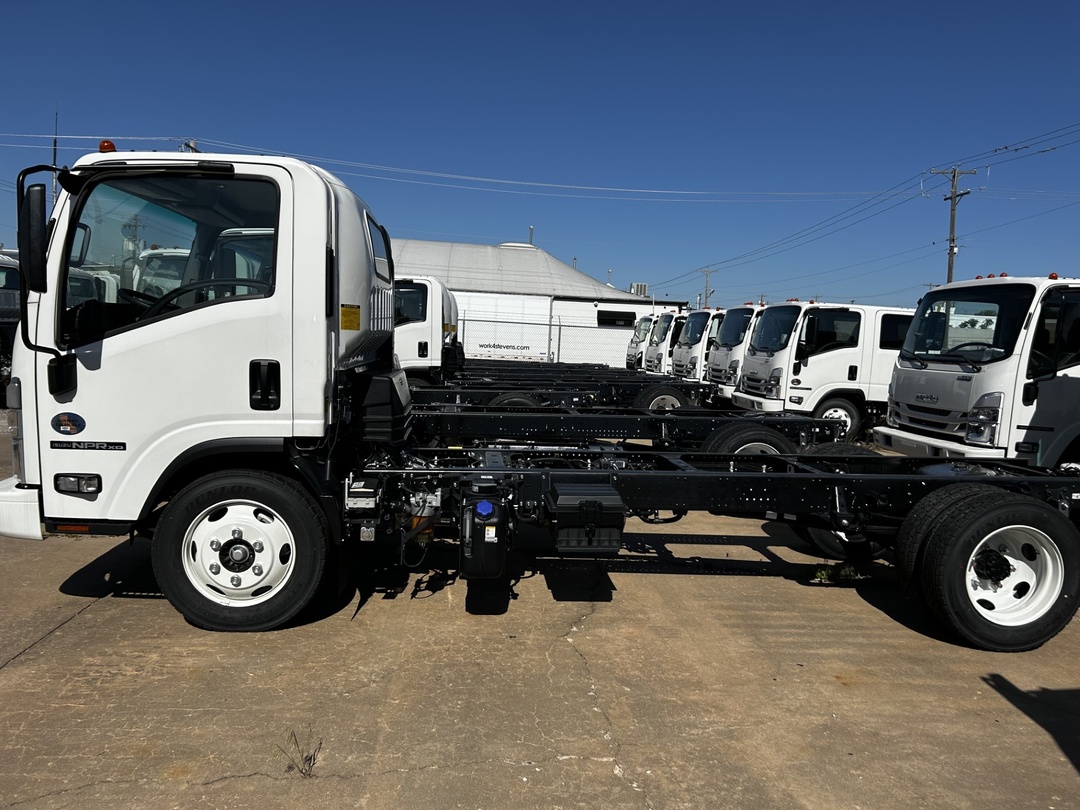 2024 Isuzu - image 8