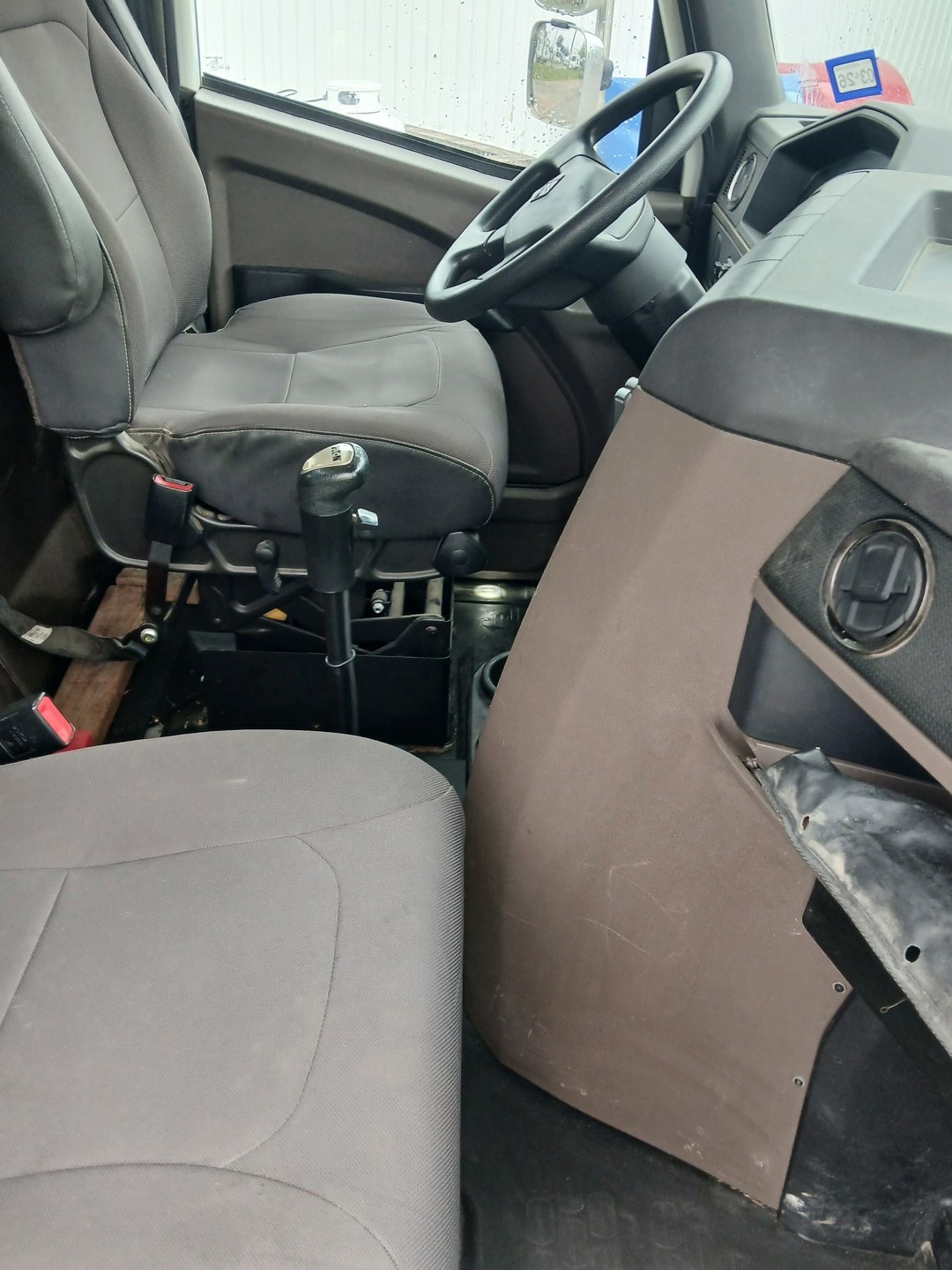 2021 International HX - image 5