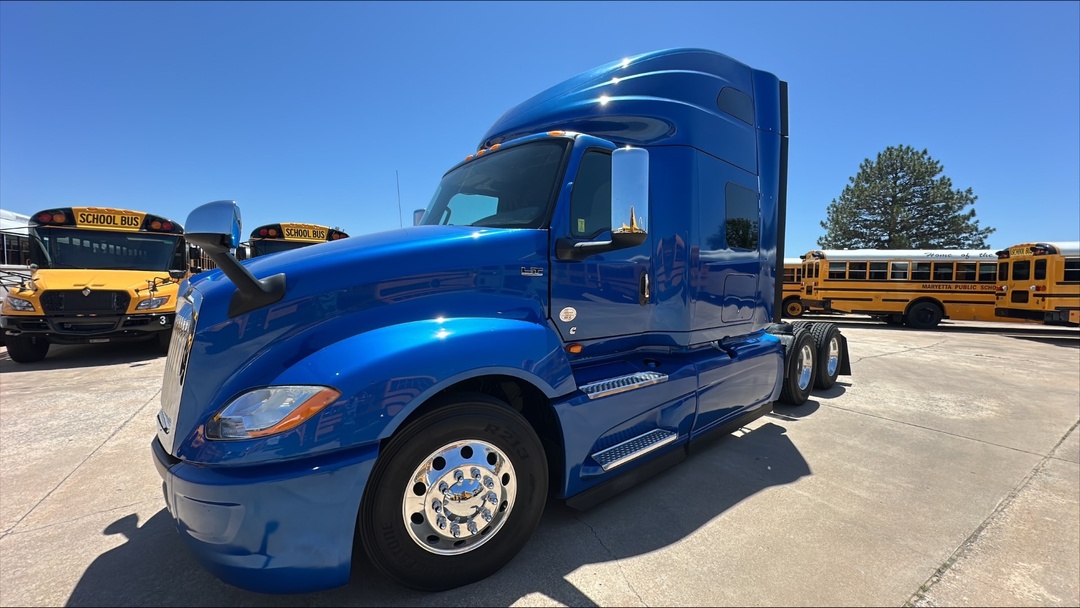 2020 International LT - image 12