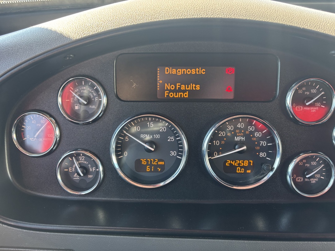 2020 Peterbilt 348 - image 2