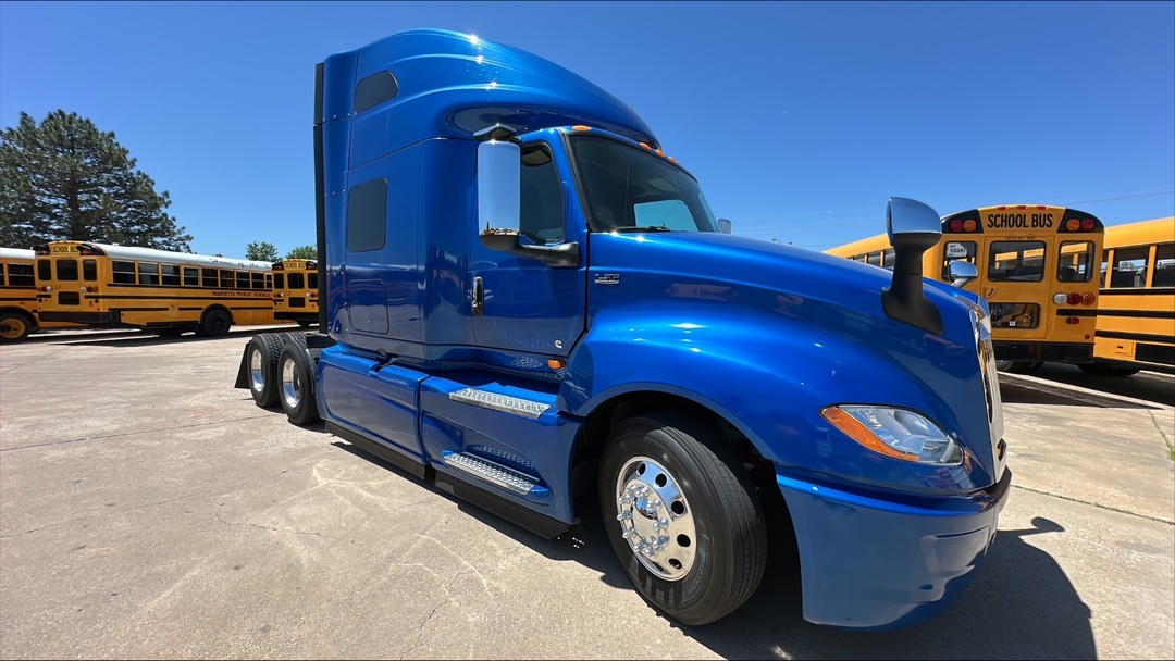 2020 International LT - image 15