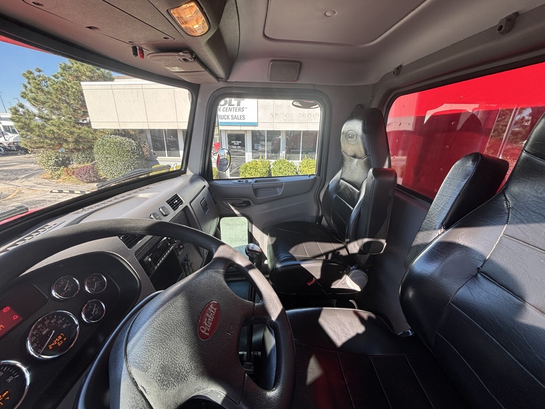 2020 Peterbilt 348 - image 3