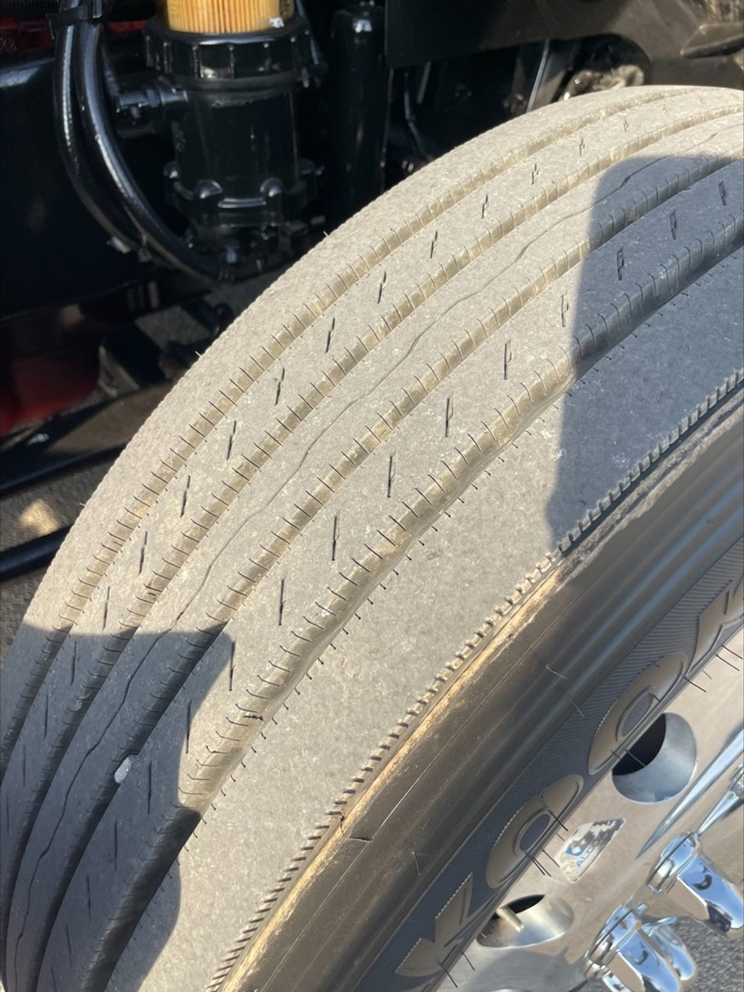 2022 International LT - image 6