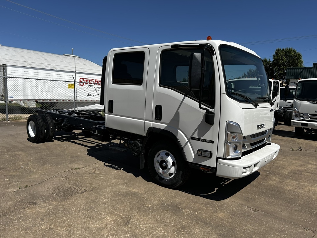 2024 Isuzu NPR - image 2