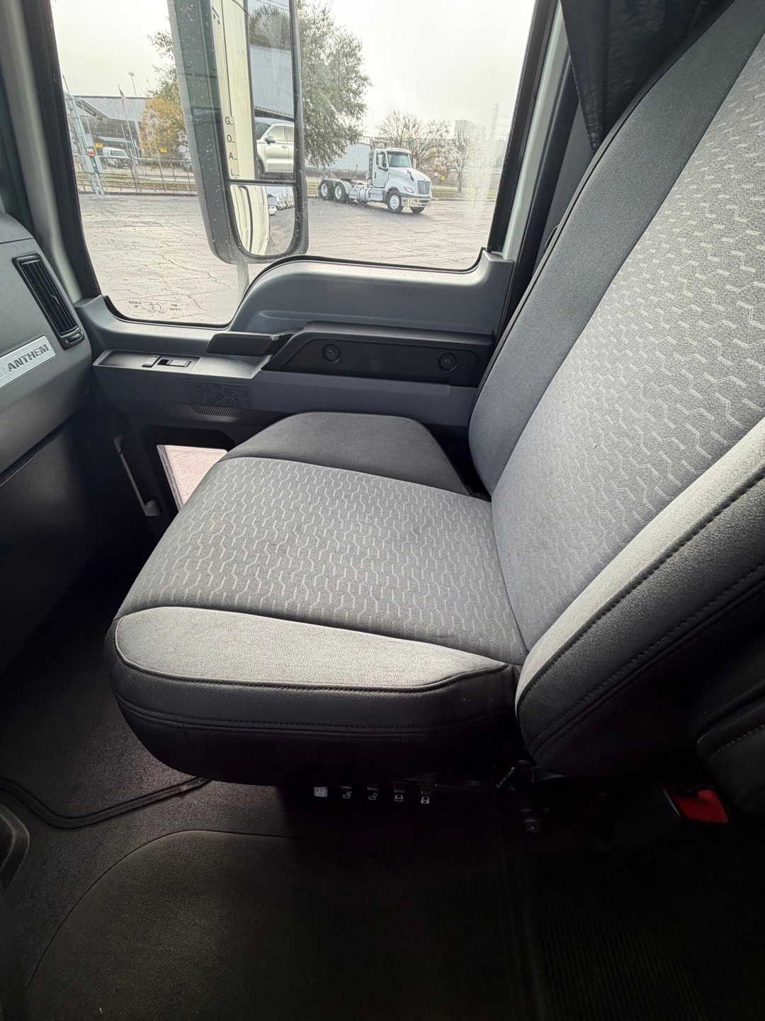 2020 Mack Anthem - image 14