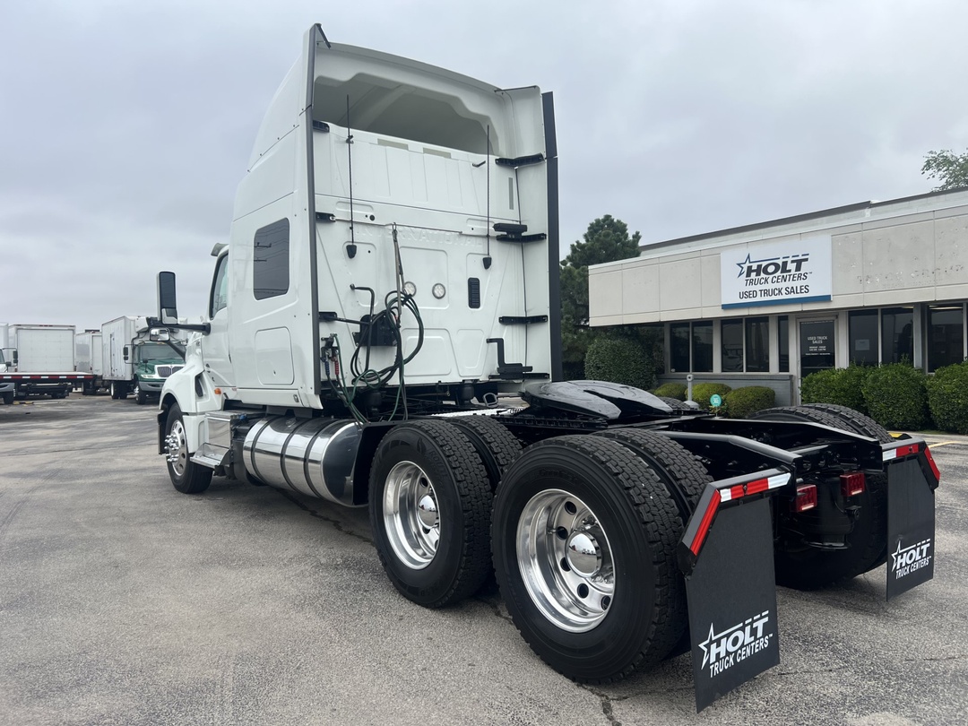 2021 International LT - image 4