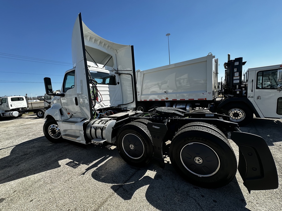 2025 International LT - image 2