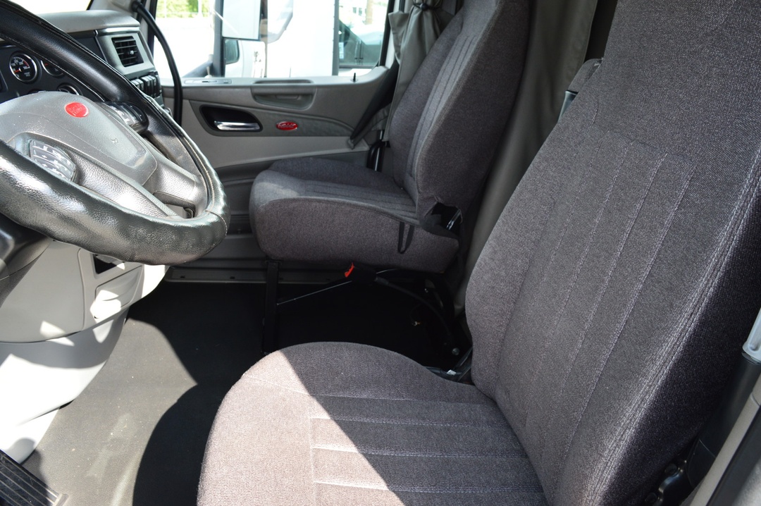 2019 Peterbilt 579 - image 7