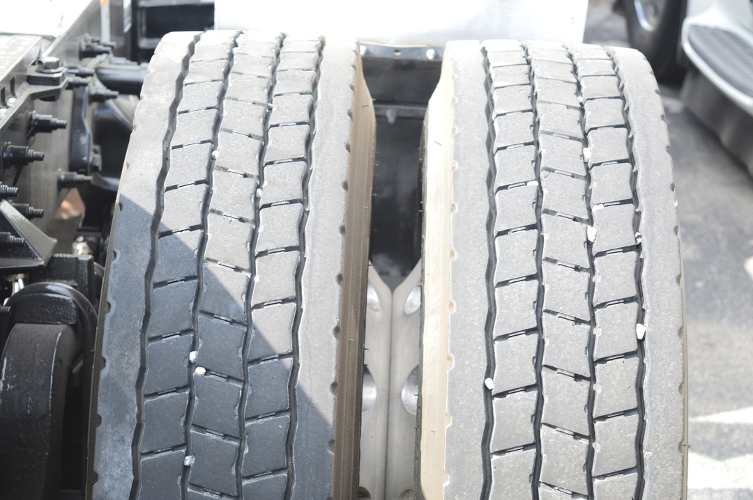 2019 Peterbilt 579 - image 8