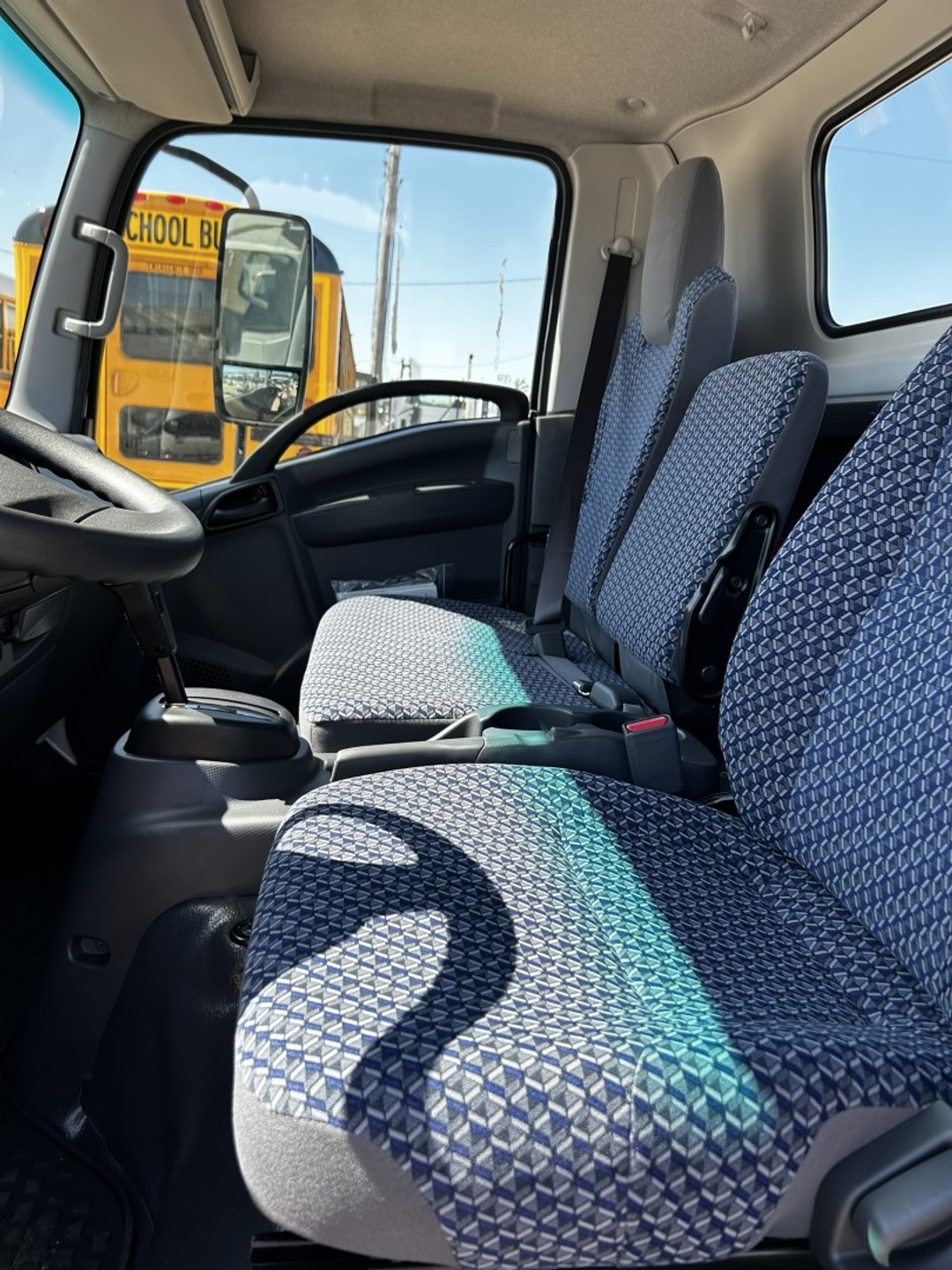 2025 Isuzu NPR - image 5