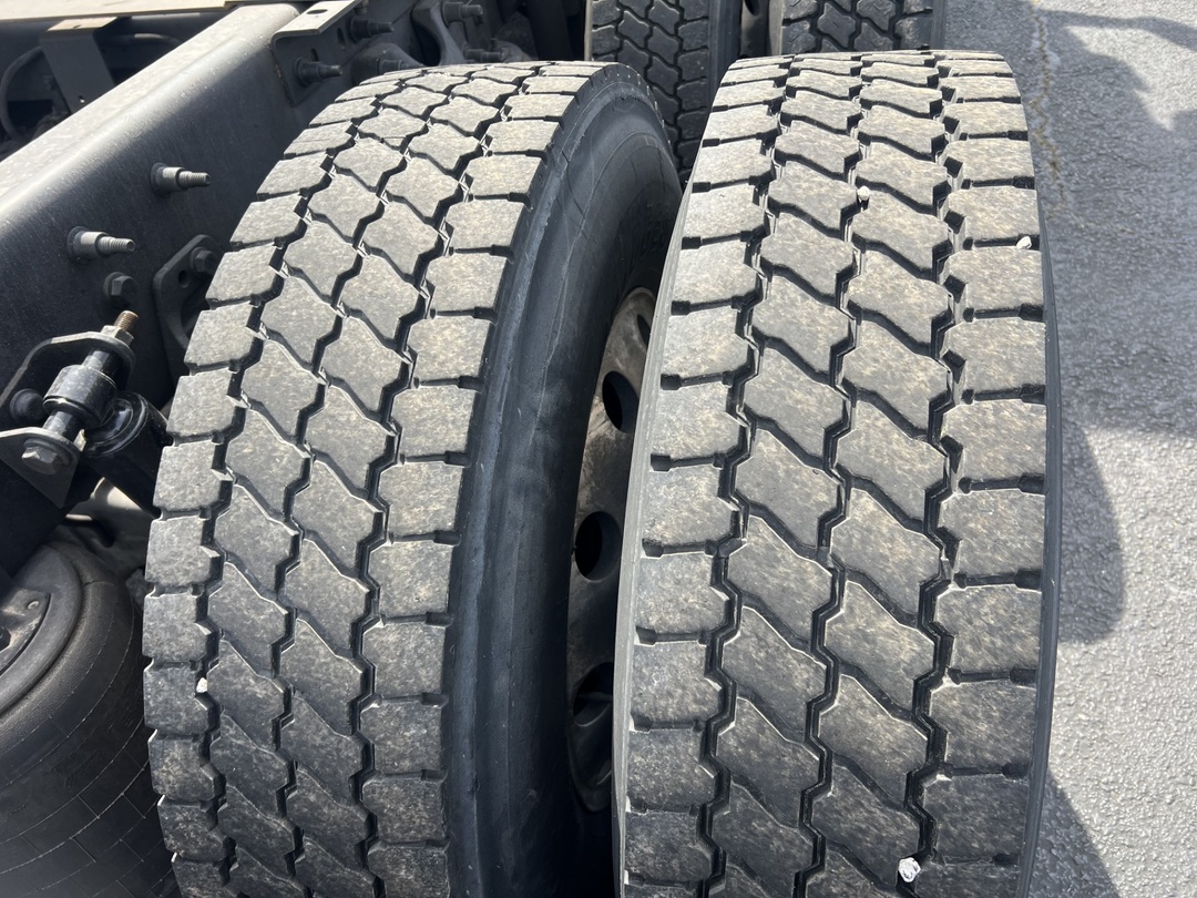 2020 International LT - image 6