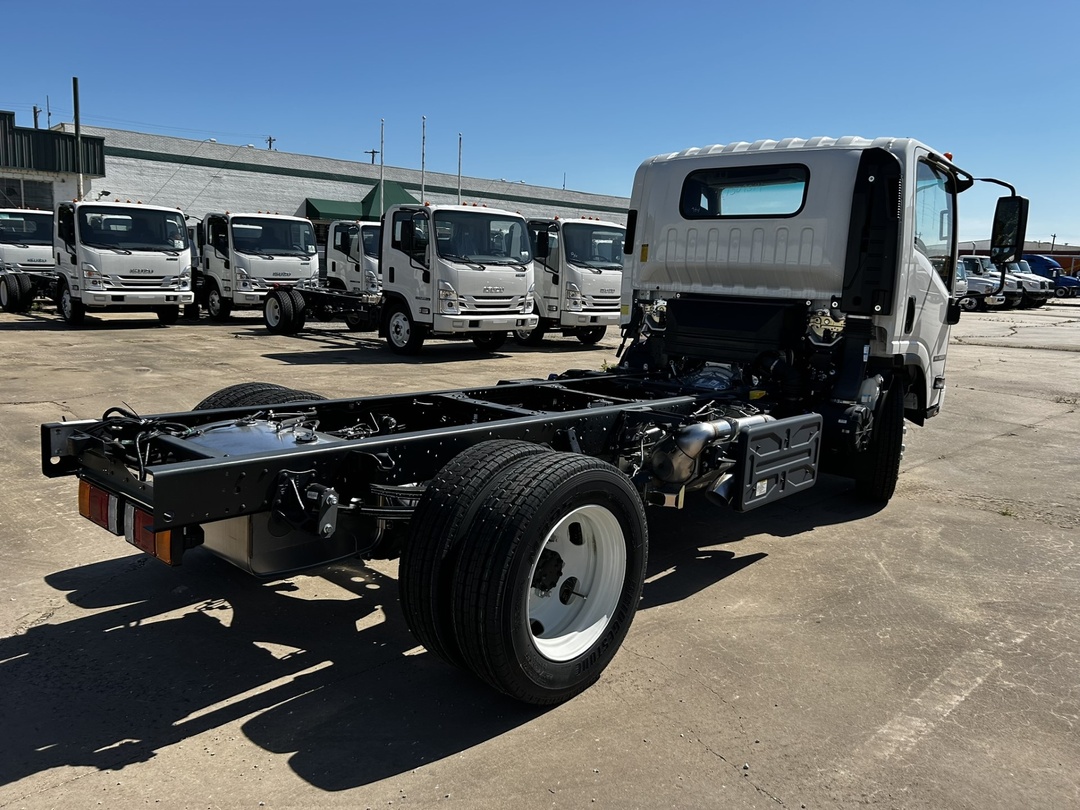 2024 Isuzu NRR - image 3