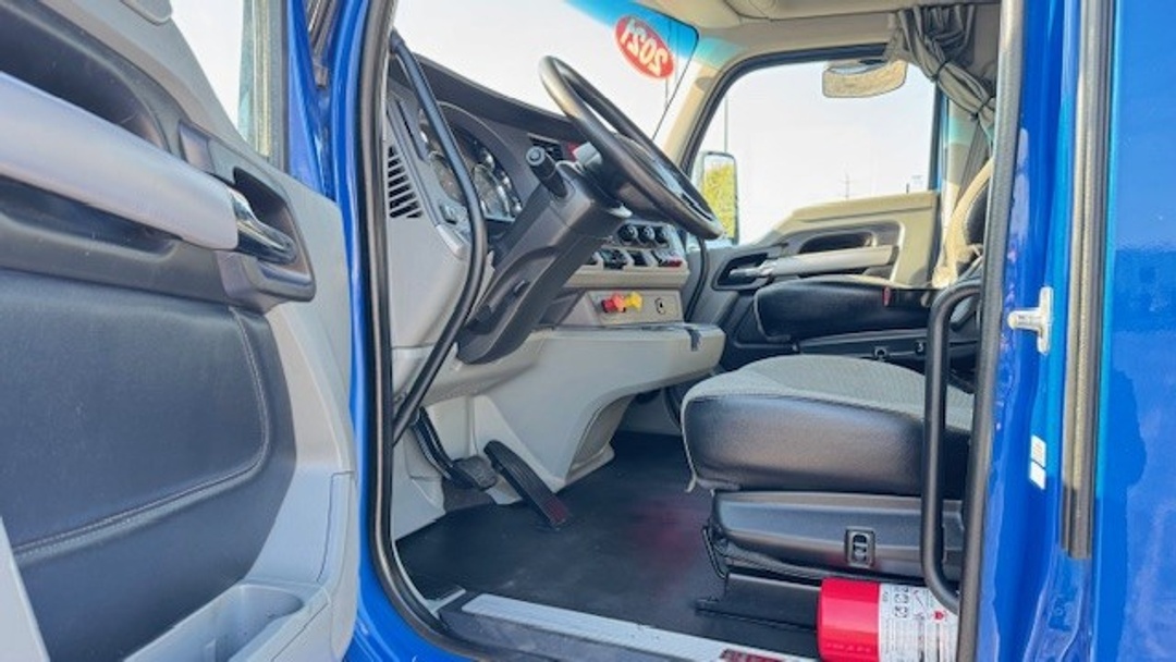 2021 Kenworth T680 - image 15