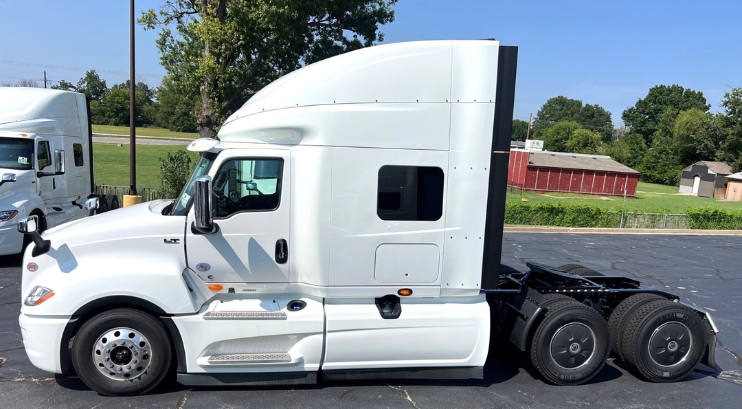 2025 International LT - image 3