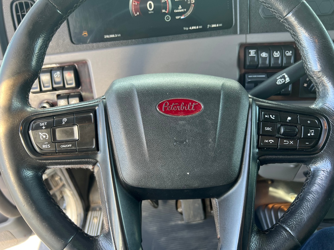 2023 Peterbilt 389 - image 7
