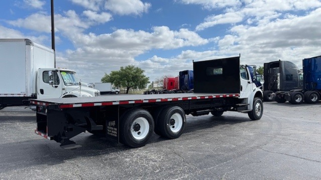 2017 Freightliner M2 106 - image 5