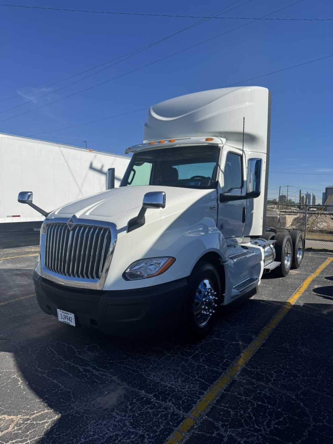 2020 International LT - image 4