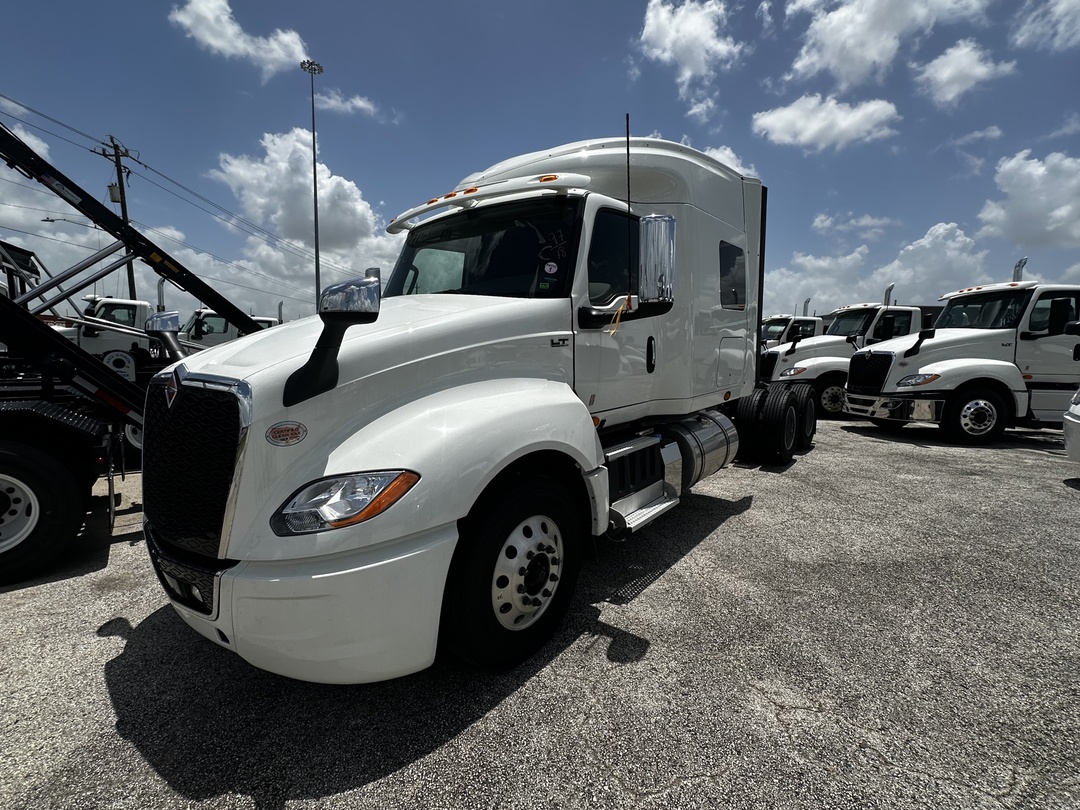2025 International LT - image 1