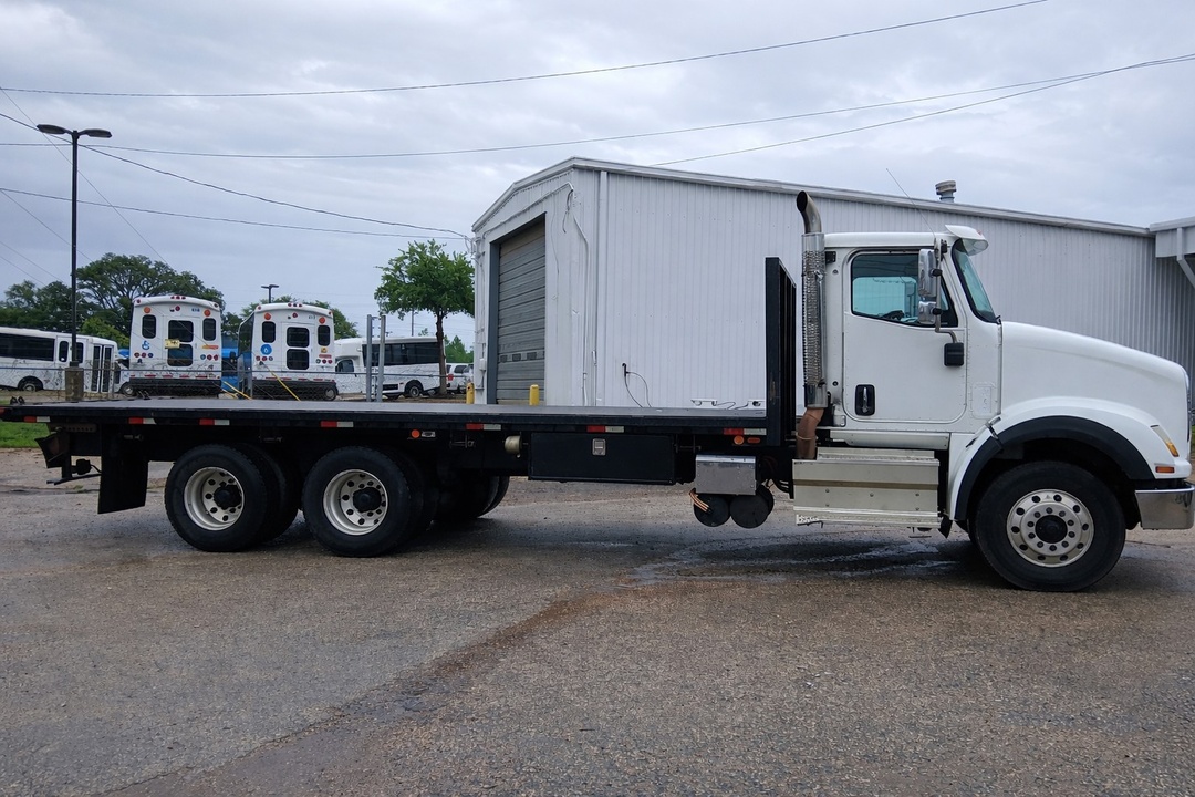 2021 International HX - image 8