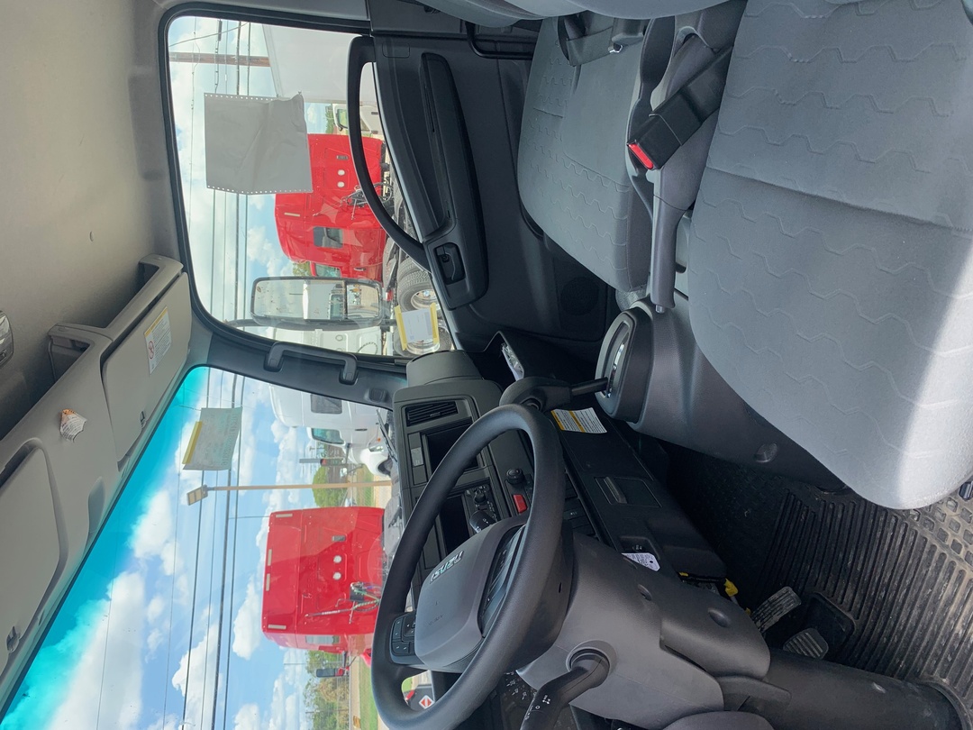 2025 Isuzu NPR - image 12