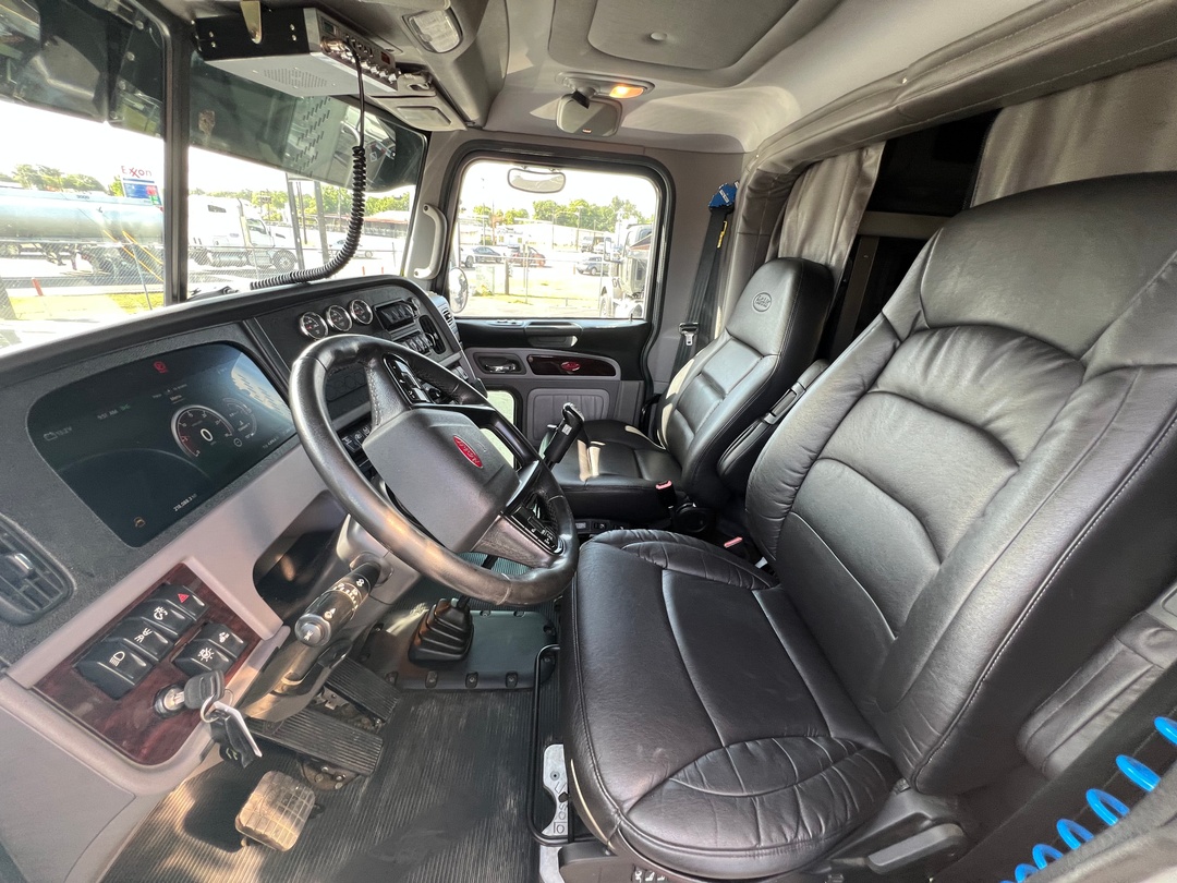 2023 Peterbilt 389 - image 9