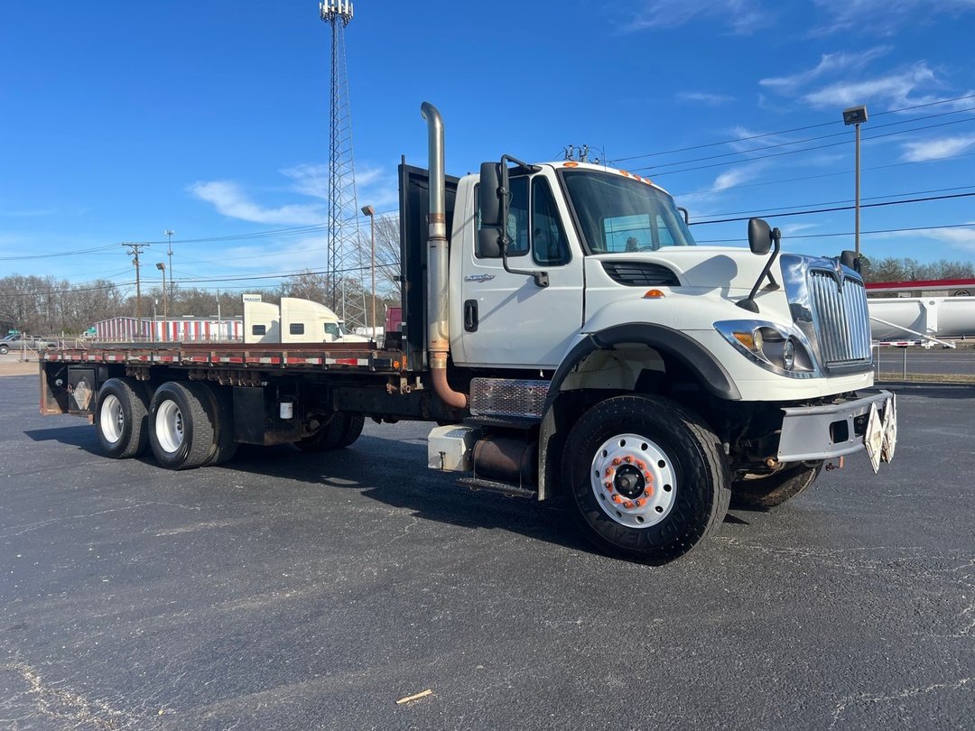 2009 International - image 2