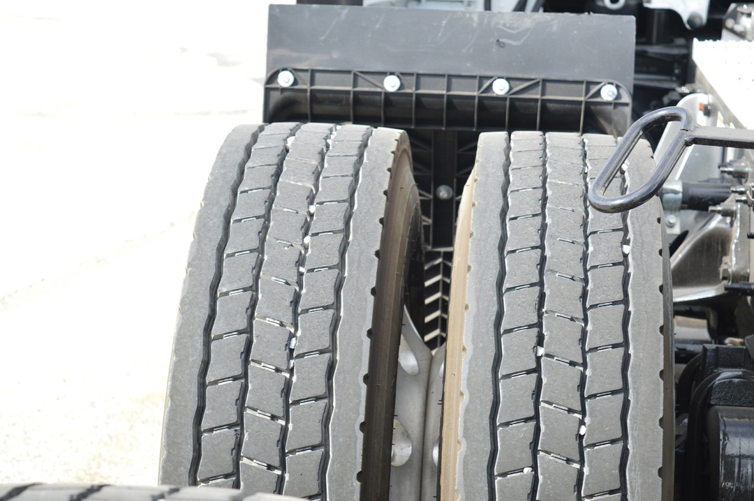 2019 Peterbilt 579 - image 10