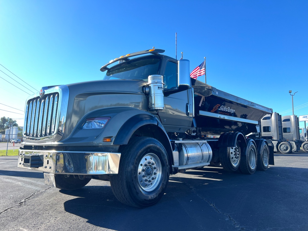 2024 International HX - image 1